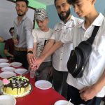 من أجواء الاحتفال بانتهاء كورس الحلاقة الرجالية
