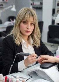 دورة جل الأظافر في مركز فور هيلب حمص