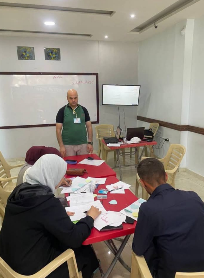 دورة إعداد معلم في مركز فور هيلب حمص