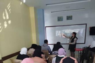 قاعة تدريب في مركز فور هيلب بحمص خلال إحدى الدورات